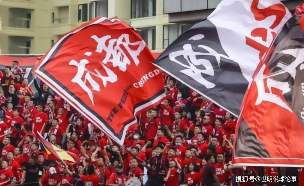 杨天生冷冷道：洪先生是宏门门主，麾下小弟过万，在港岛，没有他摆不平的事情，他老人家要是知道你这么瞧不起他，怕是会当着你的面发飙的。